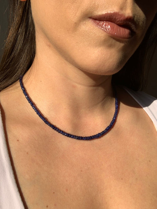 Girocollo in 99 carati zaffiro blu con chiusura regolabile di argento 925 / Energia e determinazione