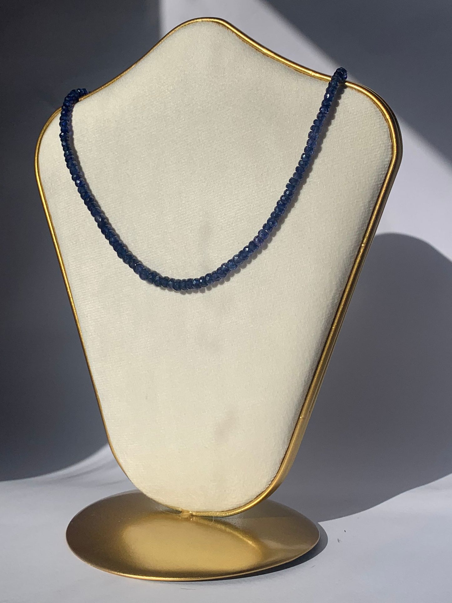 Girocollo in 99 carati zaffiro blu con chiusura regolabile di argento 925 / Energia e determinazione